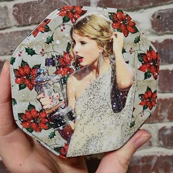 Taylor Swift Evermore Fearless Handmade Holiday Tin w/ 6 Friendship Bracelets - Picture 5 of 15